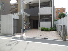 ルヴェール新大阪のエントランス