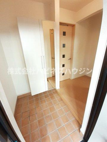 サンシャインビレッジアゼリアＢの玄関