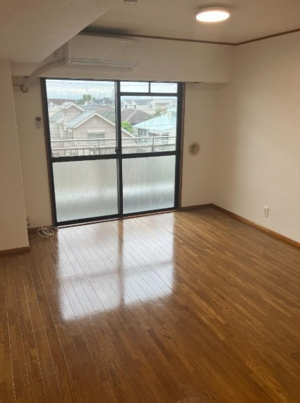 ロイヤルマリーンハイムの居間・リビング