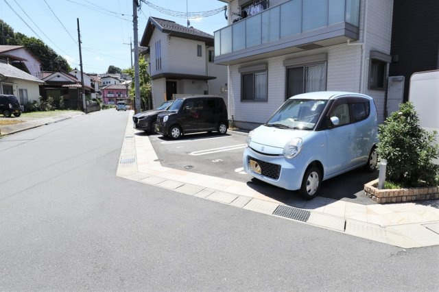シャーメゾン　フォレストの駐車場