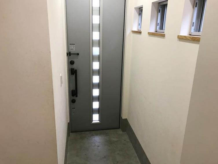 高円寺南戸建の玄関