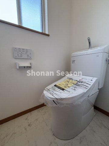 【現地画像あり】平塚市めぐみが丘1丁目　中古戸建　69.13坪のトイレ|暖かな便座で年中快適性がUPする「温水洗浄便座」