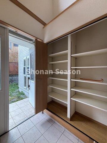 【玄関】 | 玄関には大容量で履物がスッキリ片付くシューズBOXを完備しました♪