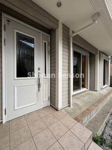 【現地画像あり】平塚市めぐみが丘1丁目　中古戸建　69.13坪の玄関|帰るとホッとできる素敵なお住まいは、湘南シーズンで探しませんか♪　
まずはお問合せからお待ちしております。