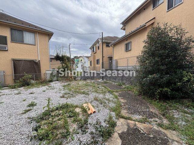 【現地画像あり】平塚市めぐみが丘1丁目　中古戸建　69.13坪の庭|お子様の外遊びはもちろん、ドッグランも楽しめる広い庭付き一戸建て◎
植栽・季節のお花もイキイキ育ちますよ♪
