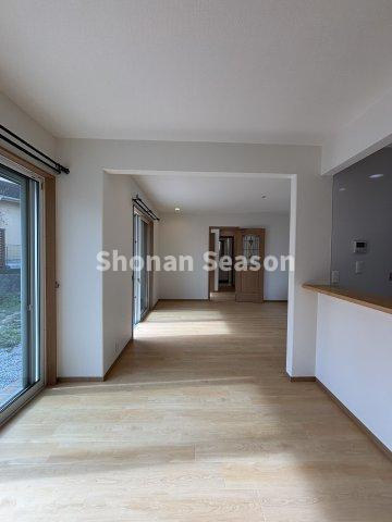 【キッチン】 | キッチンはカウンター付きで、配膳＆後片付けもスムーズに行えますよ♪