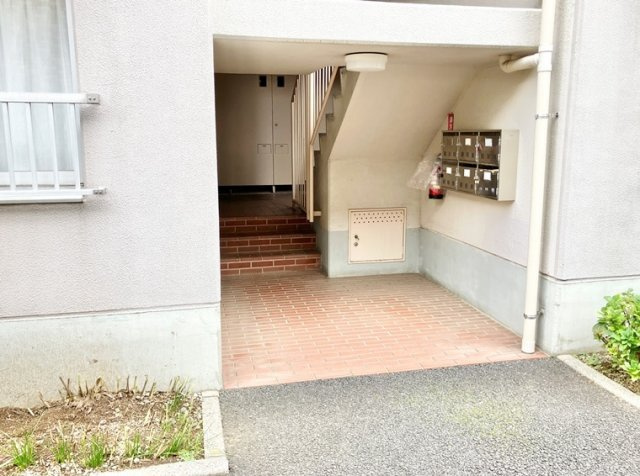 津田沼第１ファミリーマンションのエントランス