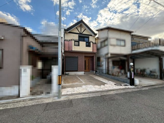 【外観】 | 神保通　中古戸建 | 【お風呂も新調しますよ】キレイな風呂で一日の疲れをゆっくり癒やしてくださいね♪浴室に窓が付いているので、換気ができて湿気やカビ防止になりますよ！