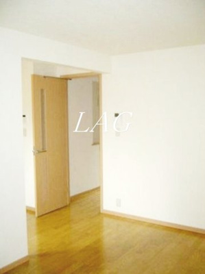 【居間・リビング】 | ネスト鳥羽 | 洋室のお部屋です。