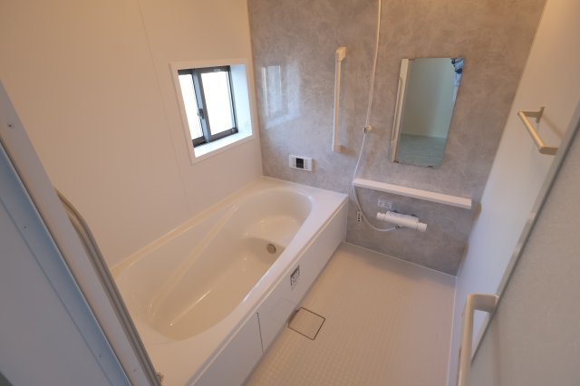 《仲介手数料無料》北区別所町1128-1(A号棟)新築一戸建てハートフルタウンの浴室|撮影日 2025年11月4日 14:00 晴れ