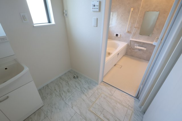 【ランドリースペース】 | 《仲介手数料無料》北区別所町1128-1(A号棟)新築一戸建てハートフルタウン | 撮影日 2025年11月4日 14:00 晴れ