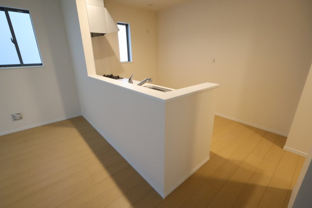 《仲介手数料無料》北区別所町1128-1(A号棟)新築一戸建てハートフルタウンのキッチン|撮影日 2025年11月4日 14:00 晴れ