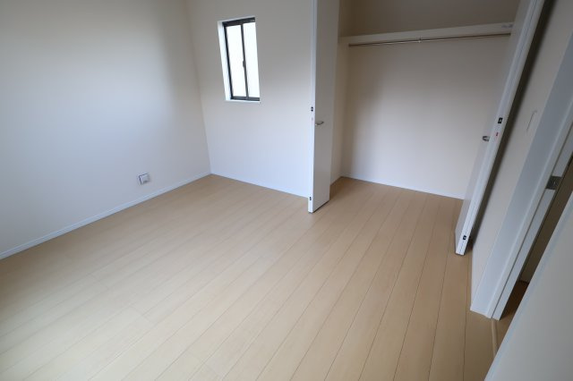 《仲介手数料無料》北区別所町1128-1(A号棟)新築一戸建てハートフルタウンの洋室|撮影日 2025年11月4日 14:00 晴れ