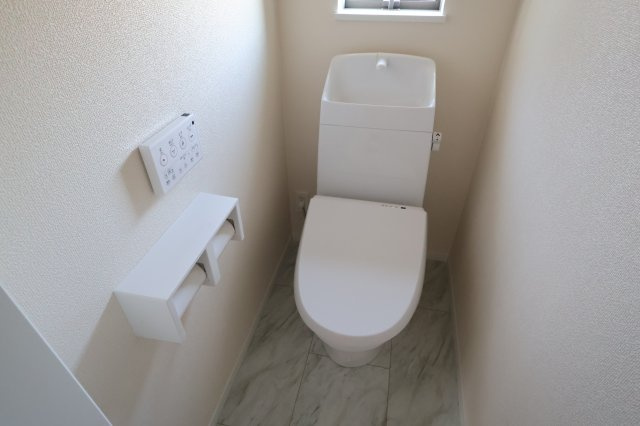 【トイレ】 | 《仲介手数料無料》北区別所町1128-1(A号棟)新築一戸建てハートフルタウン | 撮影日 2025年11月4日 14:00 晴れ