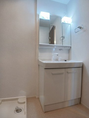 【洗面所】 | ポプラⅡ | 明るい洗面所です