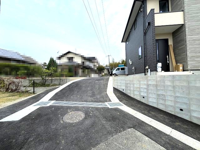 【その他】 | 糟屋郡篠栗町中央6丁目2期　1号棟（全3棟）【仲介手数料無料・0円】 | 現地写真。前面道路です。