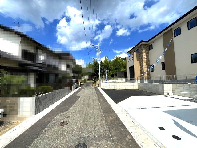 【その他】 | 糟屋郡篠栗町中央6丁目2期　1号棟（全3棟）【仲介手数料無料・0円】 | 現地写真。前面道路です。