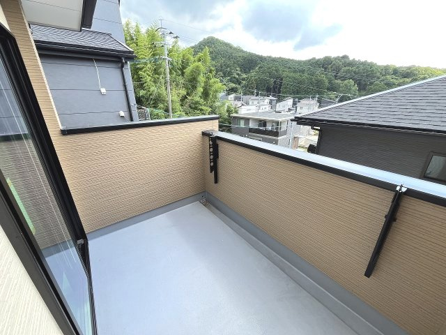 【バルコニー】 | 糟屋郡篠栗町中央6丁目2期　1号棟（全3棟）【仲介手数料無料・0円】 | 現地写真。