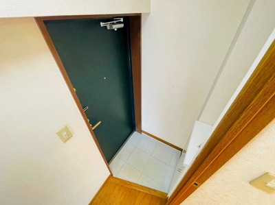 【玄関】 | カルム町屋 | 収納もある玄関です