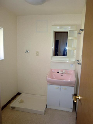 【洗面所】 | カルム町屋 | ゆったりとスペースのある洗面所