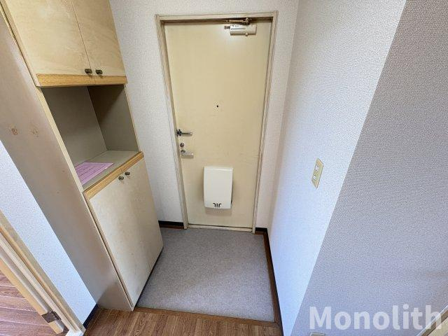 ハイツカネミツの玄関