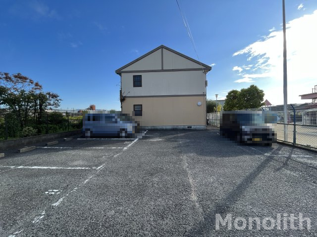 ハイツカネミツの駐車場