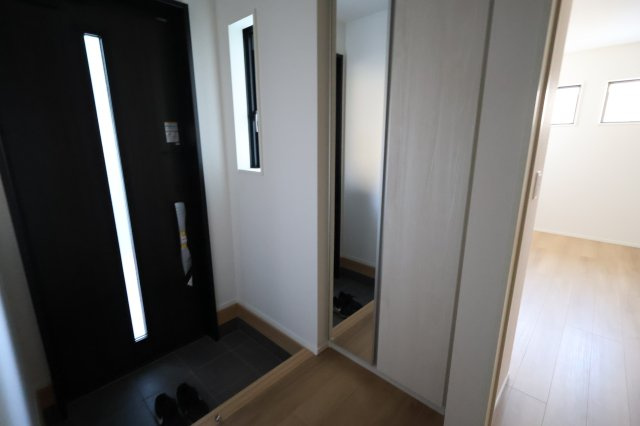 《仲介手数料無料》緑区東浦和３丁目3-14(全1戸)新築一戸建てミラスモの玄関