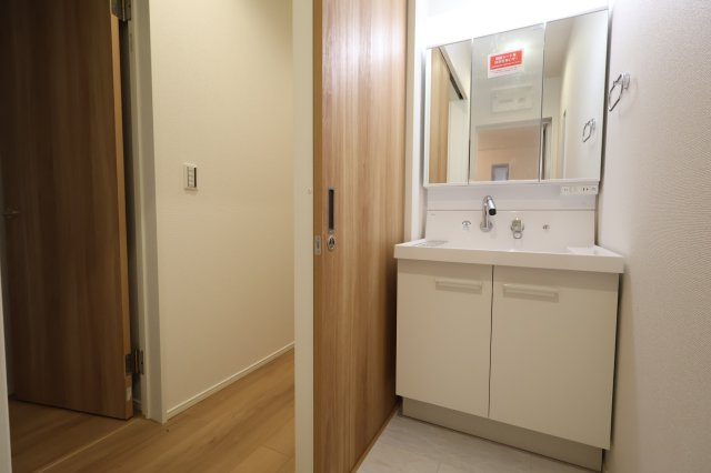 《仲介手数料無料》緑区東浦和３丁目3-14(全1戸)新築一戸建てミラスモの独立洗面台