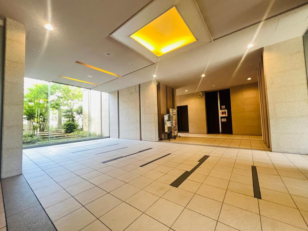 パークオアシスのロビー|エントランスホール
■物件内覧・資金計画相談・住宅ローン相談、リフォーム相談、お問合せ受付中■
※当日・翌日のご内覧、ご相談はお電話でのお問合せがスムーズです！
