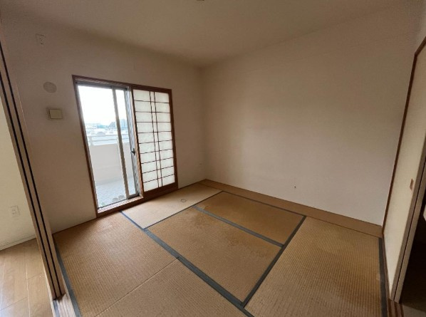 パークオアシスの和室|和室6.0帖
■物件内覧・資金計画相談・住宅ローン相談、リフォーム相談、お問合せ受付中■
※当日・翌日のご内覧、ご相談はお電話でのお問合せがスムーズです！