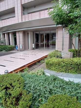 パークオアシスのエントランス|■物件内覧・資金計画相談・住宅ローン相談、リフォーム相談、お問合せ受付中■
※当日・翌日のご内覧、ご相談はお電話でのお問合せがスムーズです！