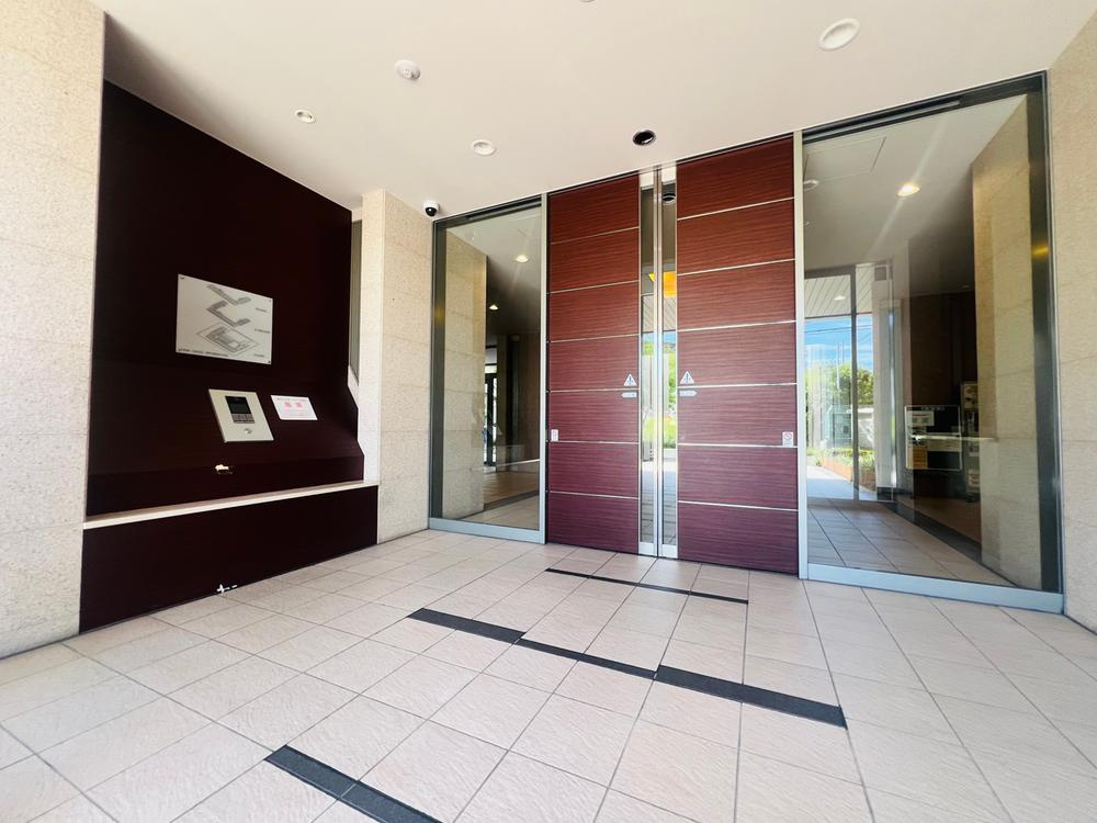 パークオアシスのエントランス|オートロック
■物件内覧・資金計画相談・住宅ローン相談、リフォーム相談、お問合せ受付中■
※当日・翌日のご内覧、ご相談はお電話でのお問合せがスムーズです！