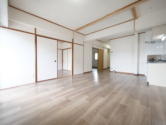 ハイデンス岡山の居間・リビング