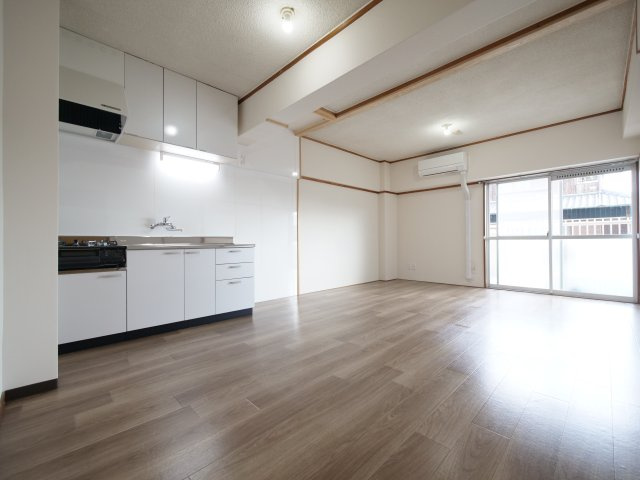 ハイデンス岡山の居間・リビング