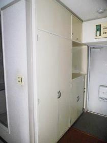 志津住宅の玄関