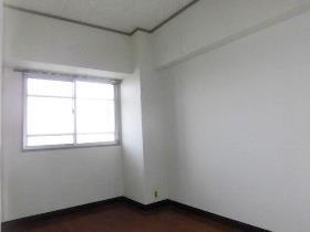 志津住宅の寝室