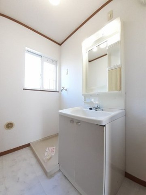 【洗面所】 | パルク・フローランテ | スペースが確保できる洗面所です