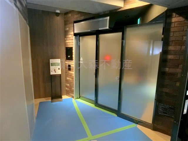 リテラス蒲田のエントランス|防犯カメラTVモニター付オートロック宅配BOXメールBOX管理人室