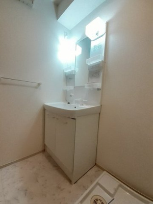 【洗面所】 | パサージュ南斎院 | 忙しい朝には欠かせない洗面所です