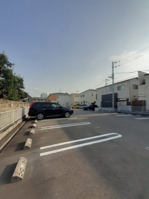 【駐車場】 | パサージュ南斎院 | 車をお持ちの方に嬉しい駐車場付きの物件です