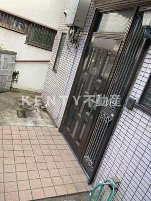 【エントランス】 | 石井邸 | 建物の内部です