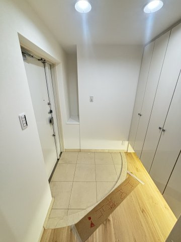 大阪市中央区南船場１丁目の賃貸マンションの玄関|明るい玄関です