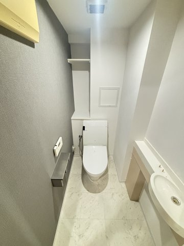 大阪市中央区南船場１丁目の賃貸マンションのトイレ|清潔感のあるトイレです