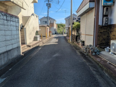 【前面道路含む現地写真】 | 北葛城郡広陵町大字的場【建築条件なし】【古家付】