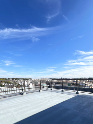 【バルコニー】 | アドリーム横浜鴨居 | 約42㎡のルーフバルコニーです。