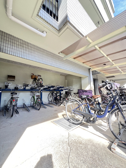 【駐輪場】 | アドリーム横浜鴨居 | 敷地内駐輪場です。