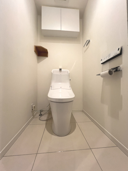 【トイレ】 | アドリーム横浜鴨居 | 温水洗浄便座付のトイレです。
毎日使う場所だから、より快適な空間に仕上げられています。