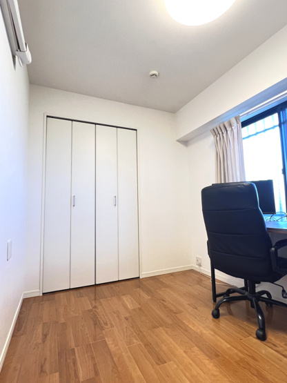 【洋室】 | アドリーム横浜鴨居 | 約4.3帖の洋室です。