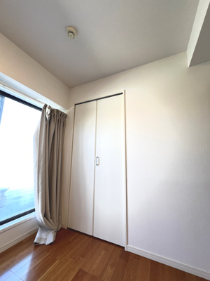 【収納】 | アドリーム横浜鴨居 | 洋室に設置されたクローゼット。