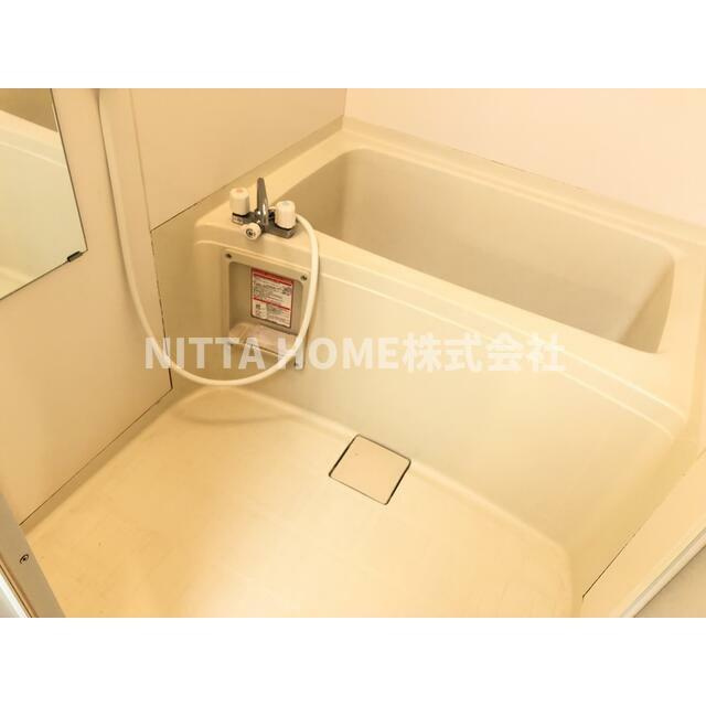 ライスステージ広瀬 駒場新町の浴室|白を基調とした清潔感のあるバスルーム◇